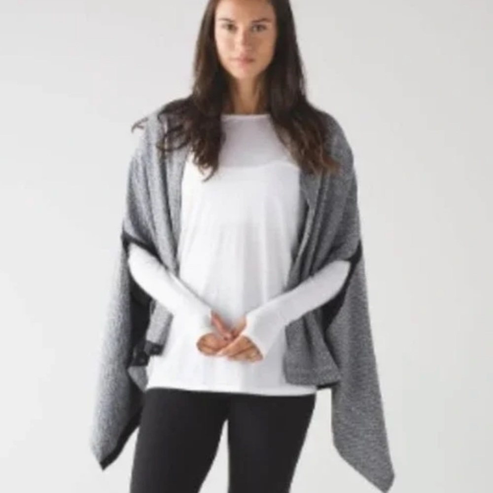 Lululemon convertible vinyasa‎ scarf/shawl Like New